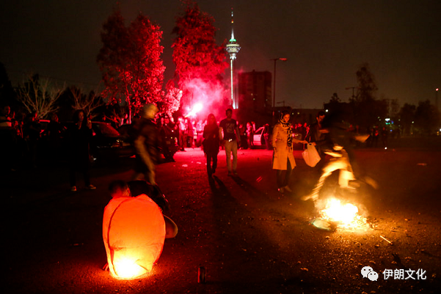 伊朗跳火节（Chaharshanbe Suri）